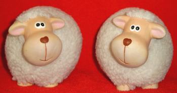 Schaf aus Keramik und Wolle.jpg