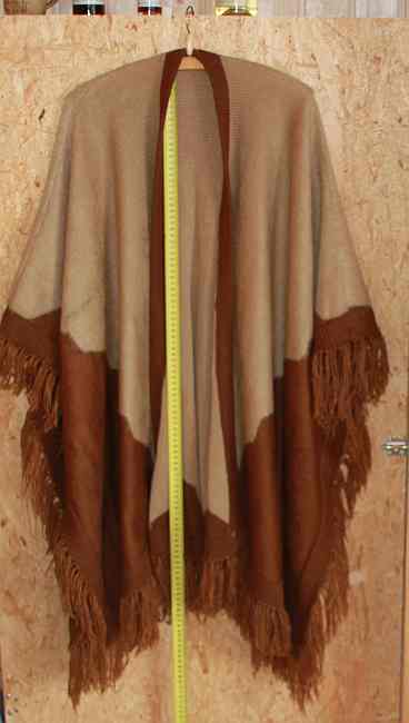 Alpaka Poncho: l&auml;nge 98 cm, Preis 69,-&euro;.jpg 