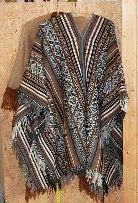 Alpaka Poncho: länge 98 cm, Preis 69,-€ zu verkaufen.Jpg