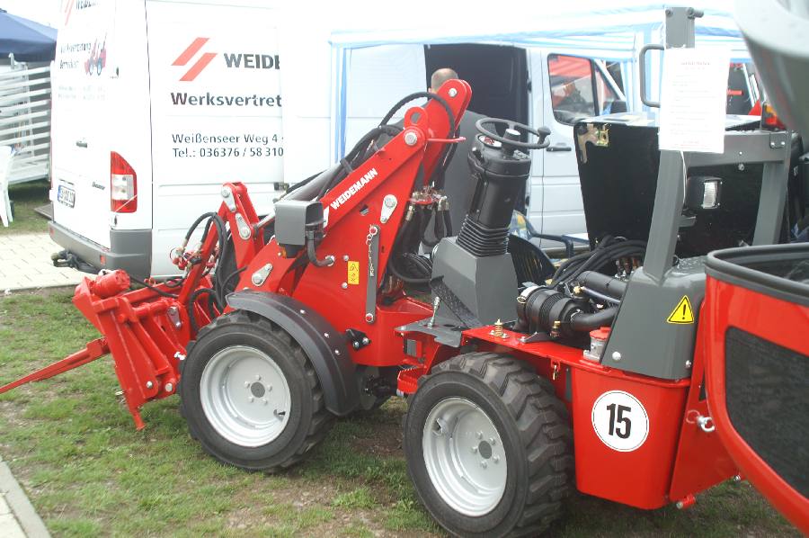 Weidemann Hoftruck-.JPG